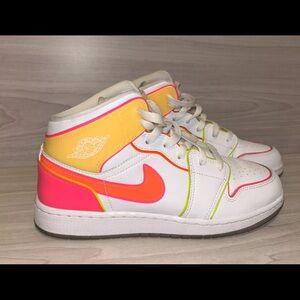 Jordan 1 Mid- Neon Size 6.5Y (8 Women's)